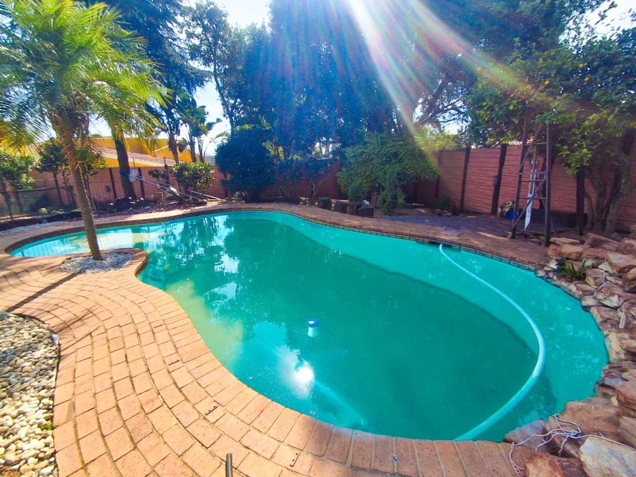 3 Bedroom Property for Sale in Gallo Manor Gauteng
