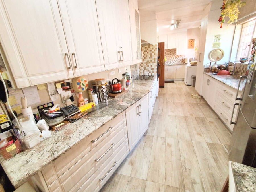 3 Bedroom Property for Sale in Gallo Manor Gauteng