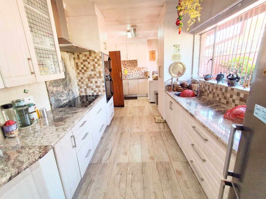 3 Bedroom Property for Sale in Gallo Manor Gauteng