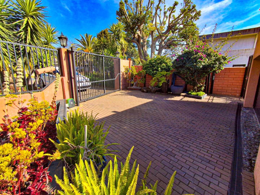 3 Bedroom Property for Sale in Gallo Manor Gauteng