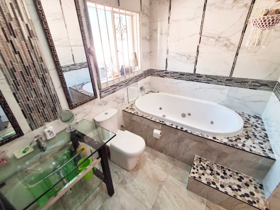 3 Bedroom Property for Sale in Gallo Manor Gauteng