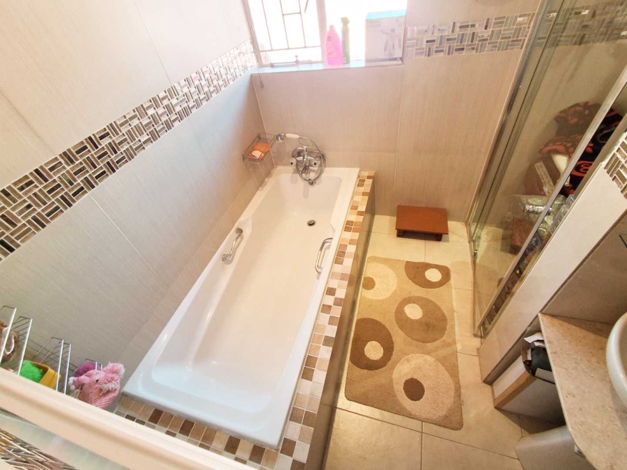 3 Bedroom Property for Sale in Gallo Manor Gauteng