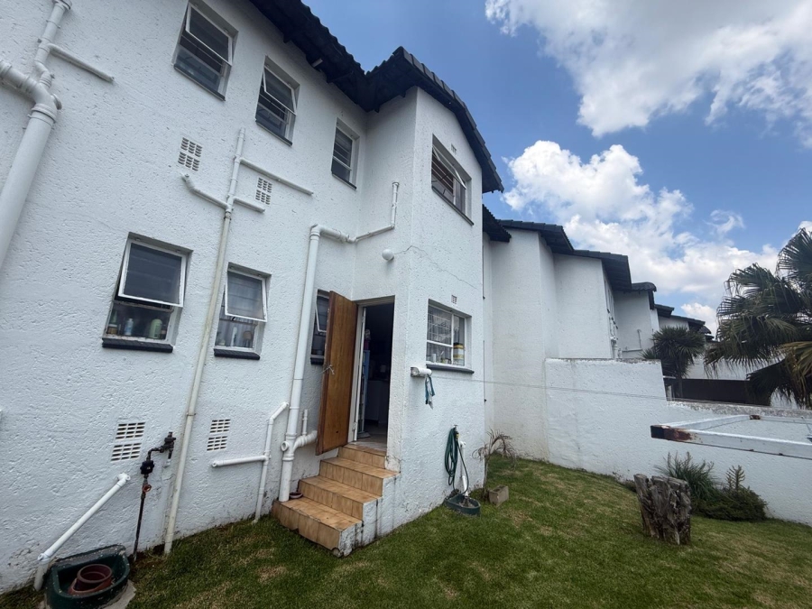 To Let 2 Bedroom Property for Rent in Weltevreden Park Gauteng