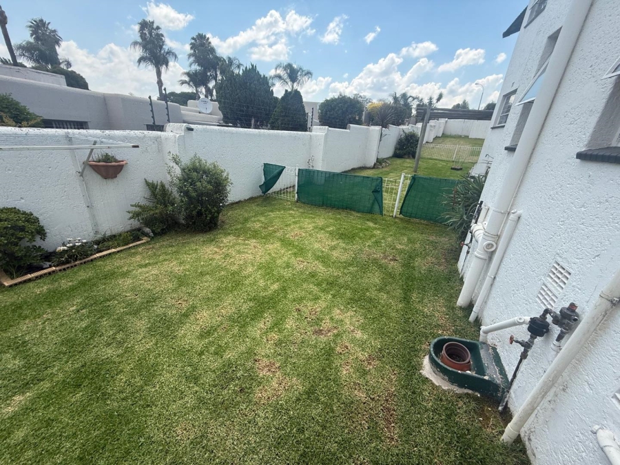 To Let 2 Bedroom Property for Rent in Weltevreden Park Gauteng