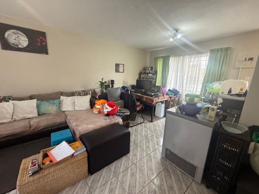 To Let 2 Bedroom Property for Rent in Weltevreden Park Gauteng