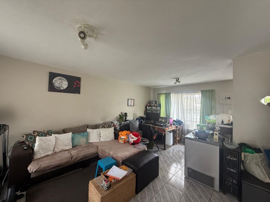 To Let 2 Bedroom Property for Rent in Weltevreden Park Gauteng