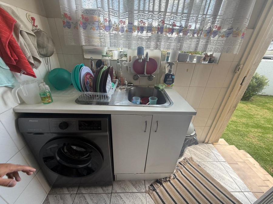 To Let 2 Bedroom Property for Rent in Weltevreden Park Gauteng