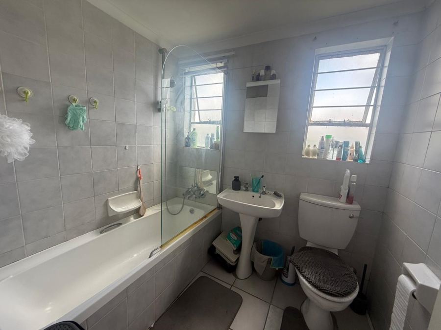 To Let 2 Bedroom Property for Rent in Weltevreden Park Gauteng
