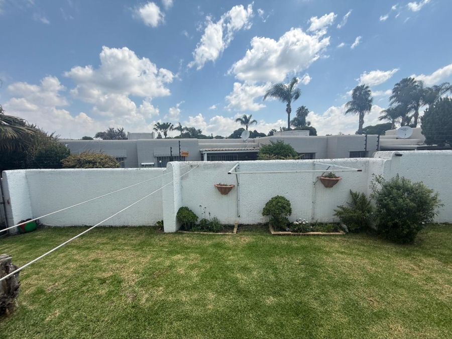 To Let 2 Bedroom Property for Rent in Weltevreden Park Gauteng