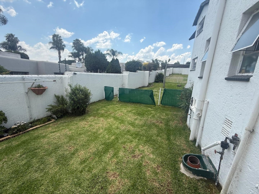 To Let 2 Bedroom Property for Rent in Weltevreden Park Gauteng