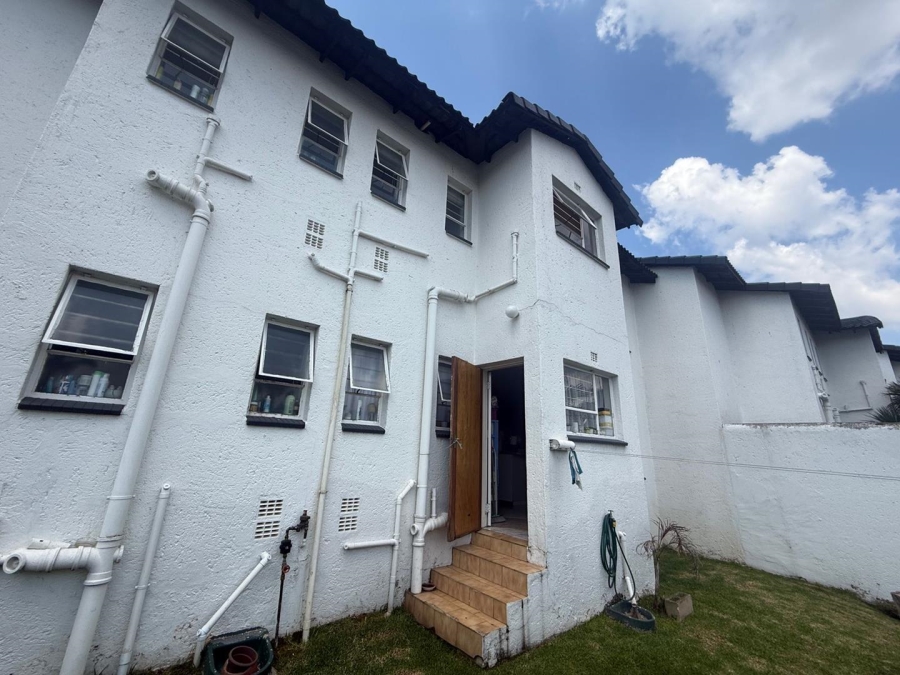 To Let 2 Bedroom Property for Rent in Weltevreden Park Gauteng