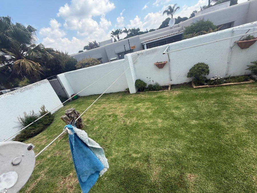To Let 2 Bedroom Property for Rent in Weltevreden Park Gauteng