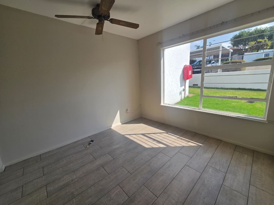 To Let 2 Bedroom Property for Rent in Weltevreden Park Gauteng