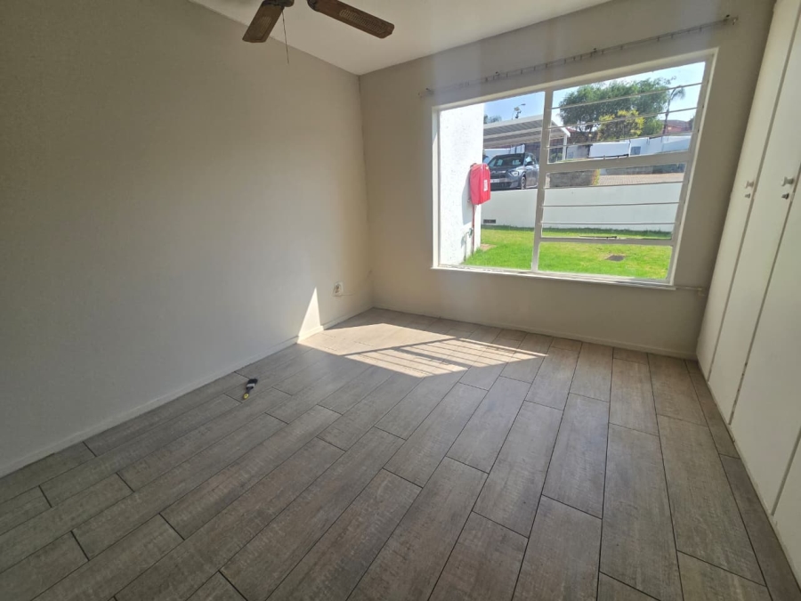 To Let 2 Bedroom Property for Rent in Weltevreden Park Gauteng