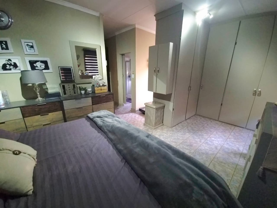 4 Bedroom Property for Sale in Rietondale Gauteng