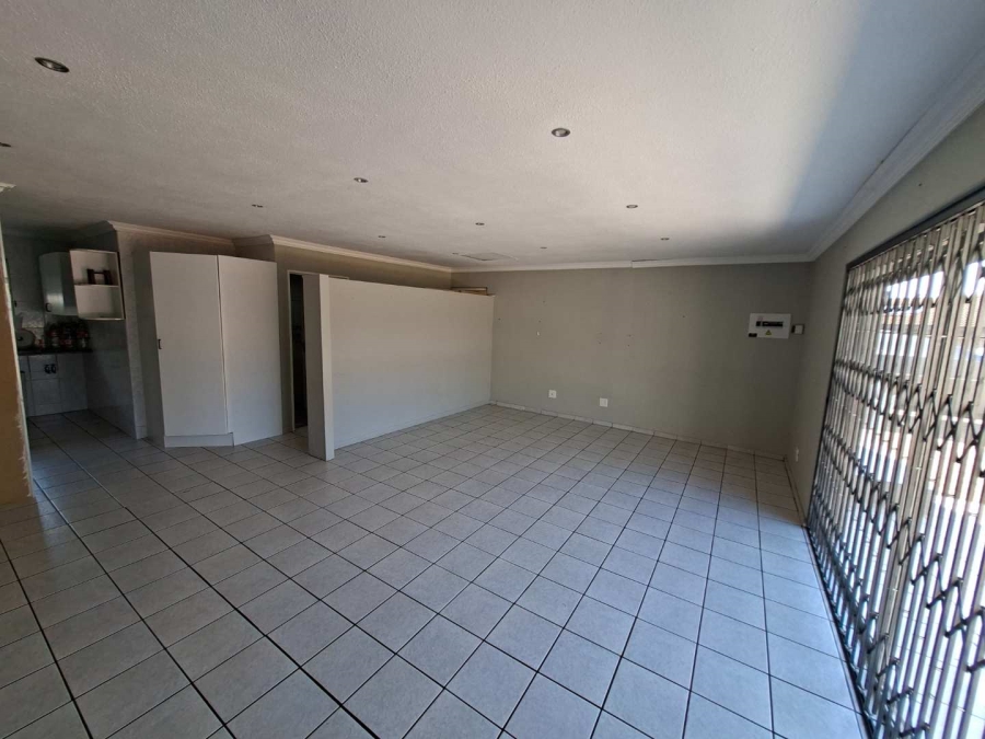 To Let Commercial Property for Rent in Ruimsig Gauteng