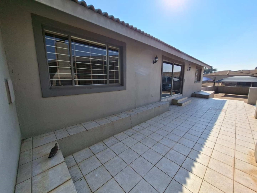 To Let Commercial Property for Rent in Ruimsig Gauteng