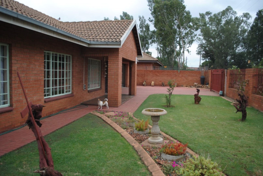 3 Bedroom Property for Sale in Kookrus Gauteng