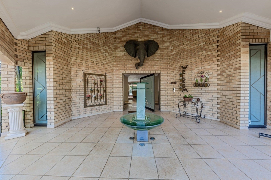 5 Bedroom Property for Sale in Featherbrooke Estate Gauteng