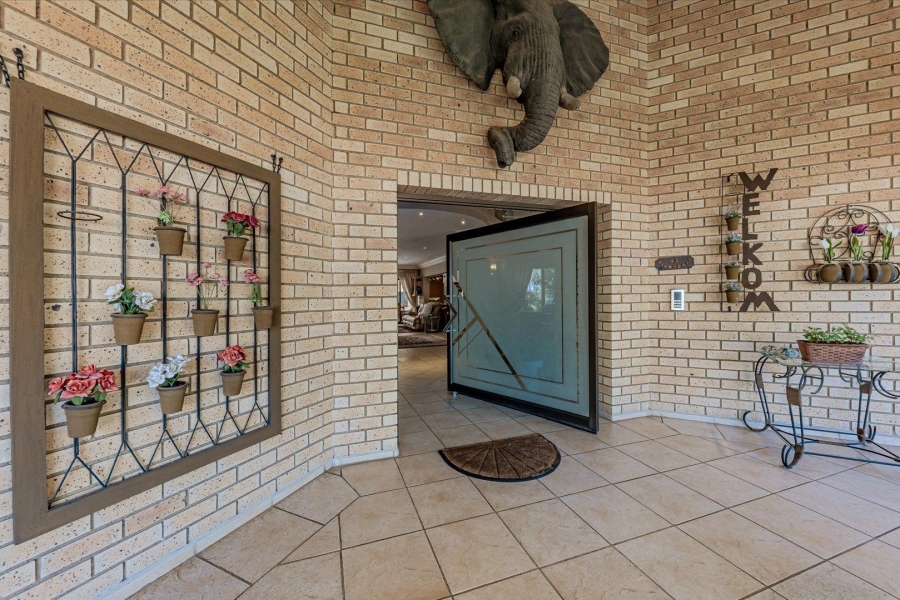 5 Bedroom Property for Sale in Featherbrooke Estate Gauteng