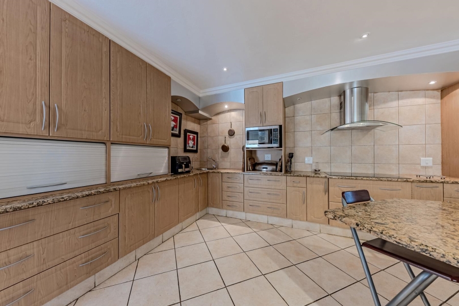5 Bedroom Property for Sale in Featherbrooke Estate Gauteng