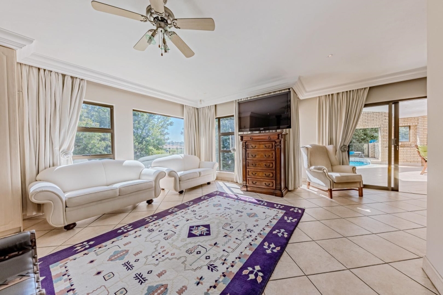 5 Bedroom Property for Sale in Featherbrooke Estate Gauteng