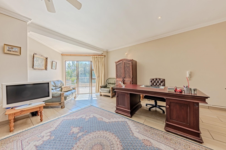 5 Bedroom Property for Sale in Featherbrooke Estate Gauteng