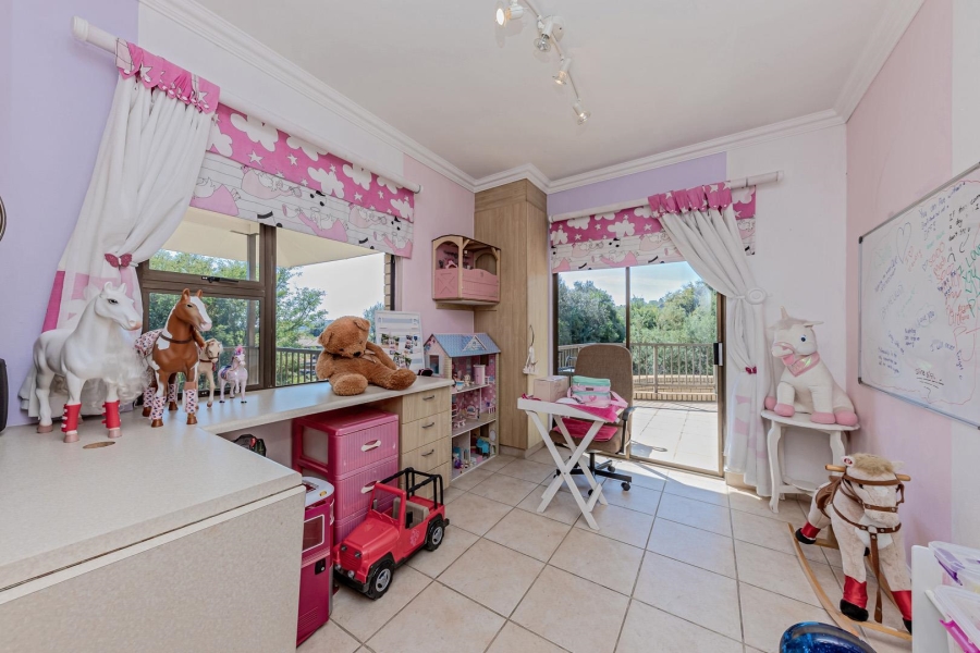 5 Bedroom Property for Sale in Featherbrooke Estate Gauteng