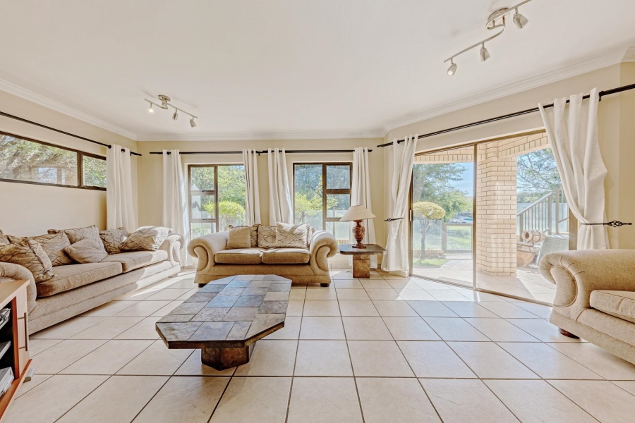 5 Bedroom Property for Sale in Featherbrooke Estate Gauteng