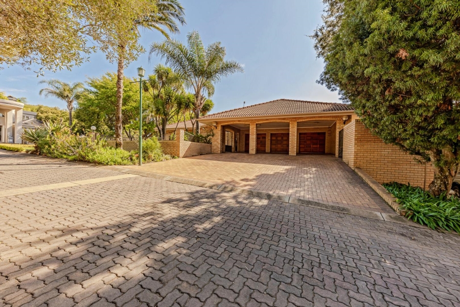 5 Bedroom Property for Sale in Featherbrooke Estate Gauteng