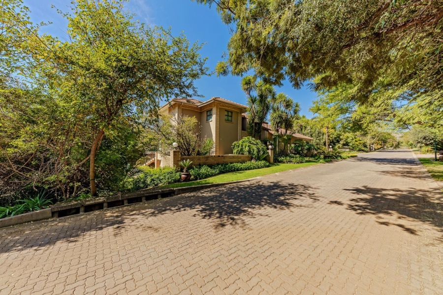 5 Bedroom Property for Sale in Featherbrooke Estate Gauteng