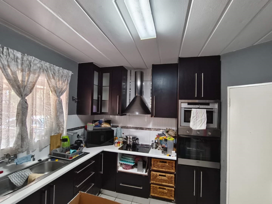 To Let 3 Bedroom Property for Rent in Honeydew Ridge Gauteng