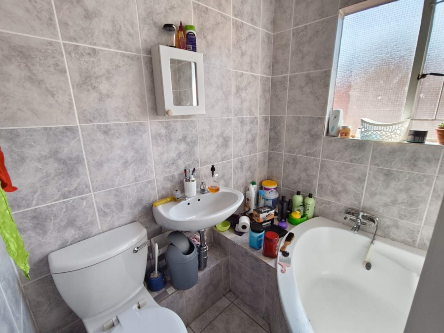 To Let 3 Bedroom Property for Rent in Honeydew Ridge Gauteng