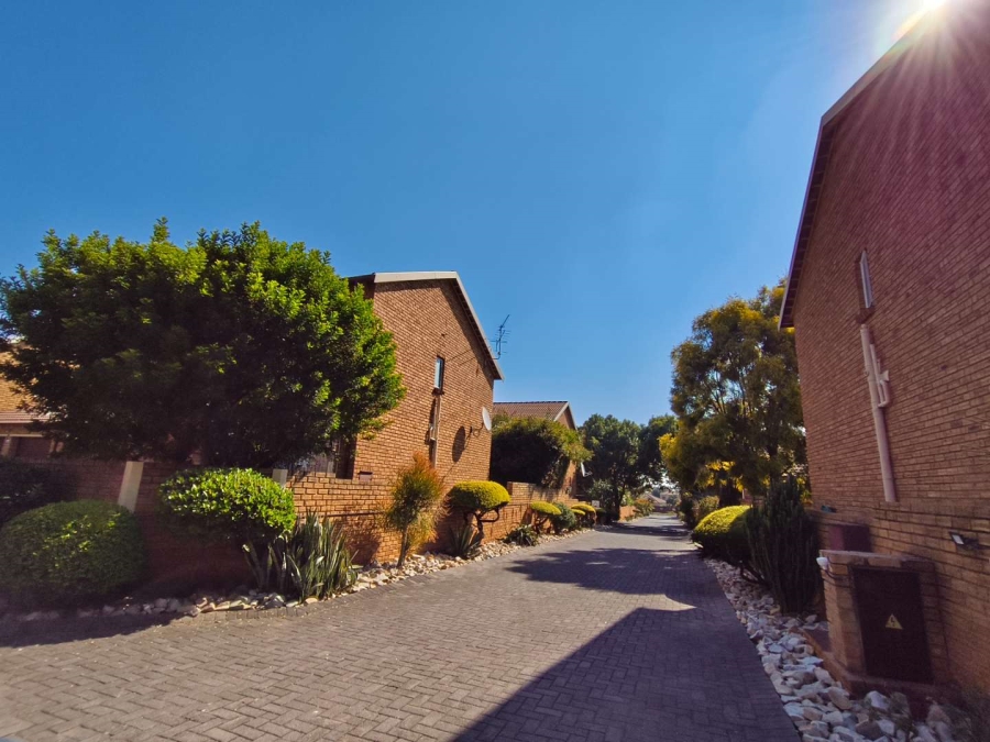 To Let 3 Bedroom Property for Rent in Honeydew Ridge Gauteng