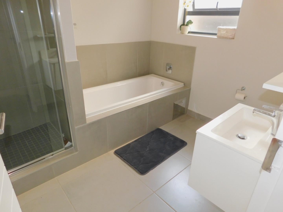 To Let 2 Bedroom Property for Rent in Morningside Gauteng