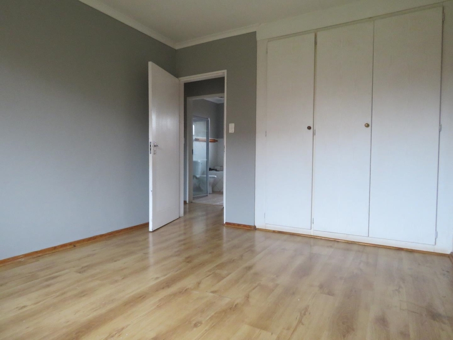 3 Bedroom Property for Sale in Die Hoewes Gauteng