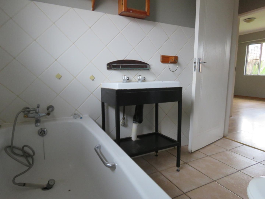 3 Bedroom Property for Sale in Die Hoewes Gauteng
