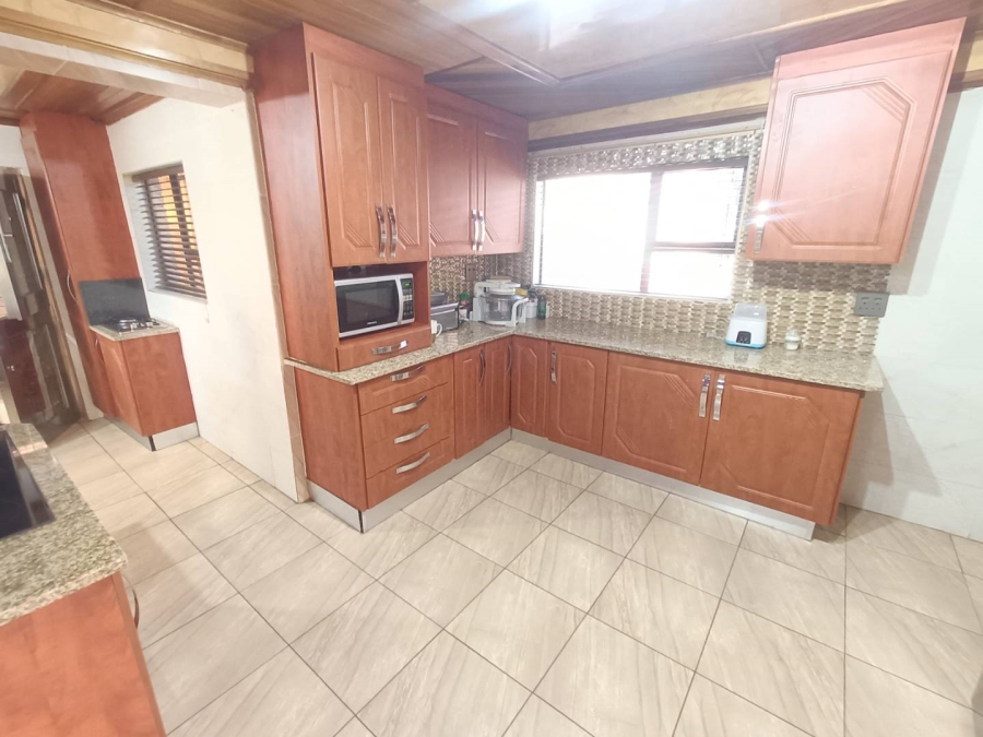 5 Bedroom Property for Sale in The Reeds Gauteng
