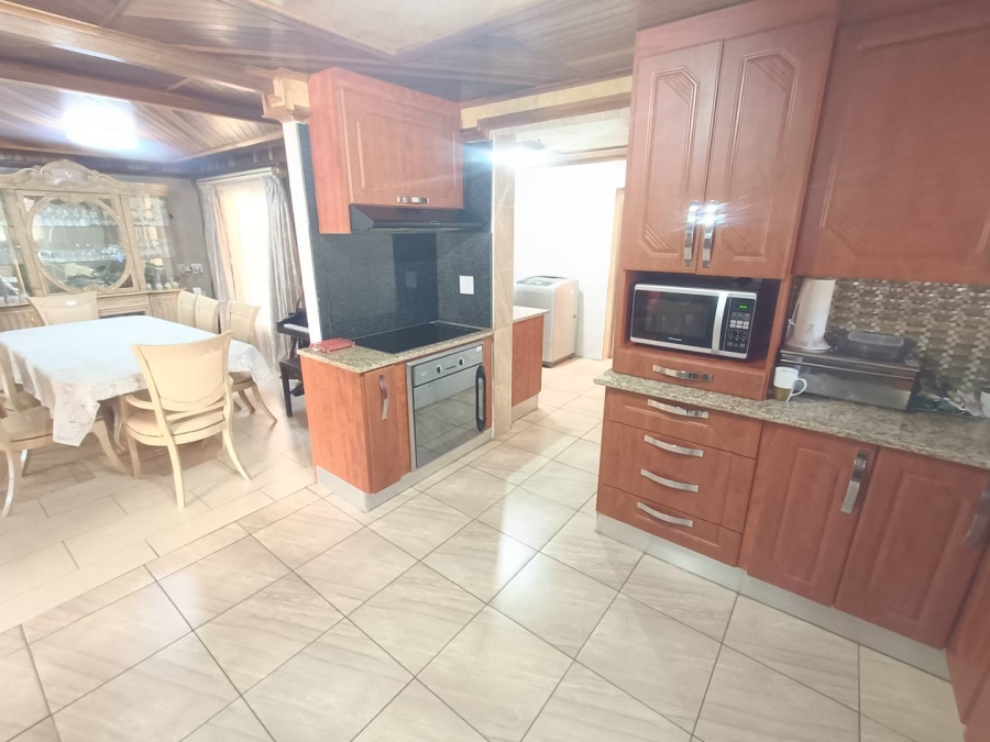 5 Bedroom Property for Sale in The Reeds Gauteng