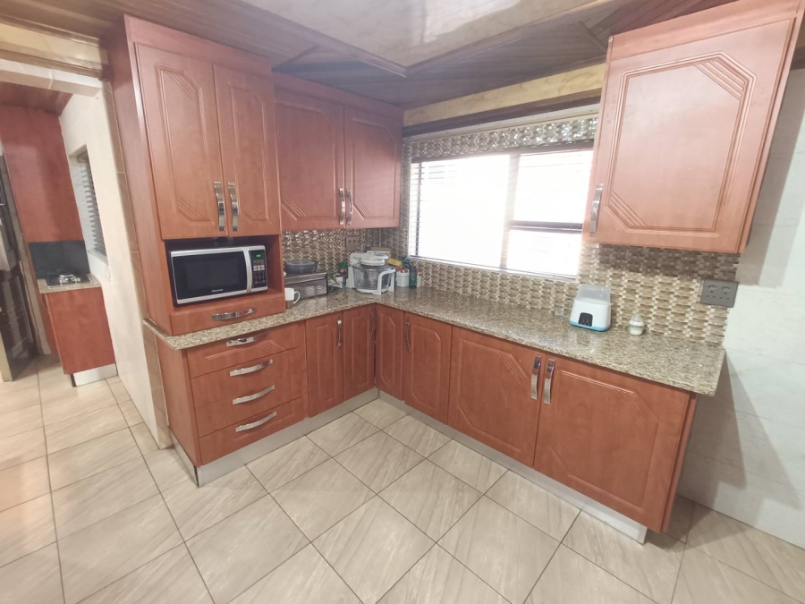 5 Bedroom Property for Sale in The Reeds Gauteng