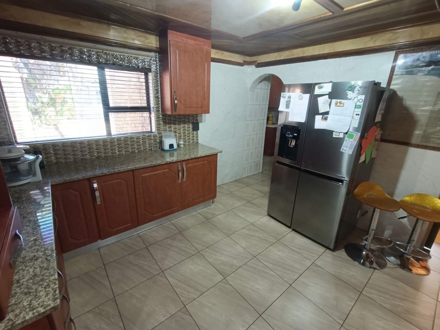 5 Bedroom Property for Sale in The Reeds Gauteng
