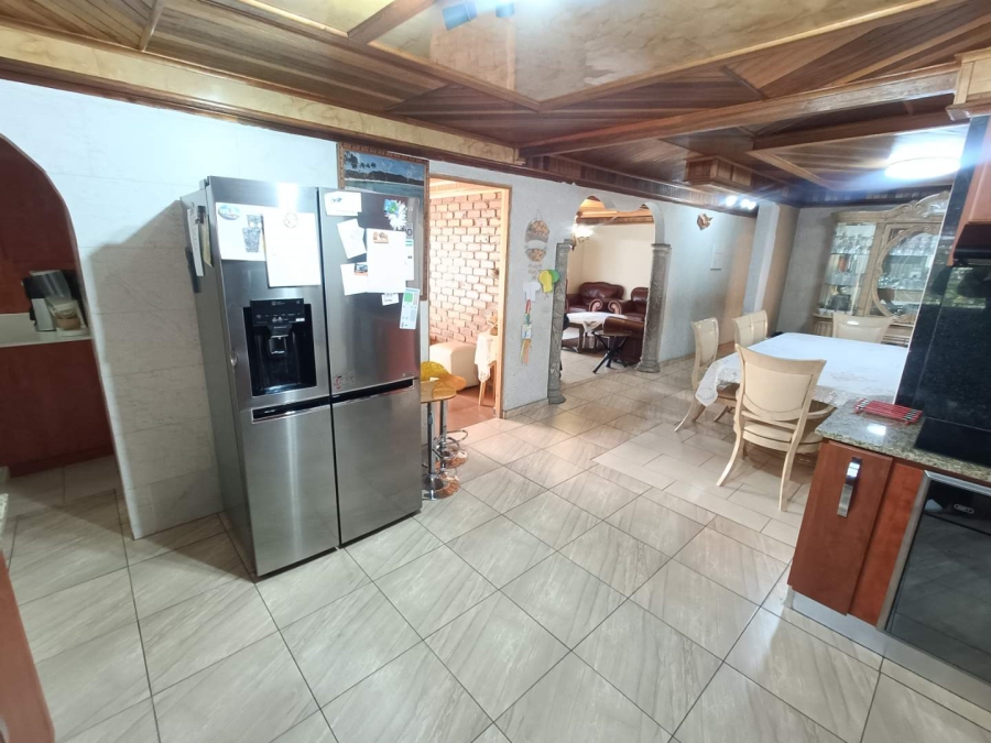 5 Bedroom Property for Sale in The Reeds Gauteng