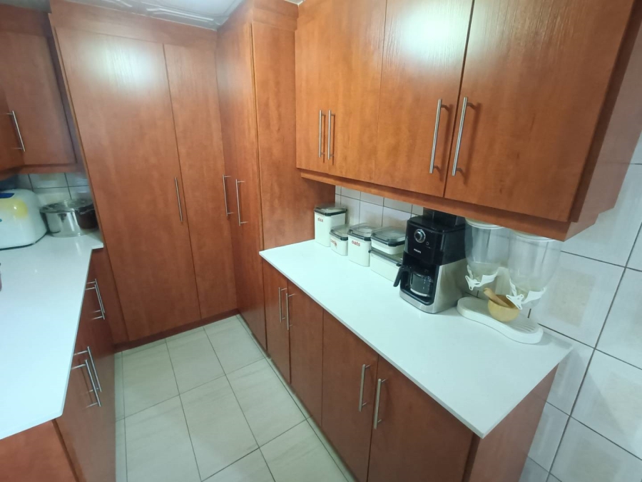 5 Bedroom Property for Sale in The Reeds Gauteng
