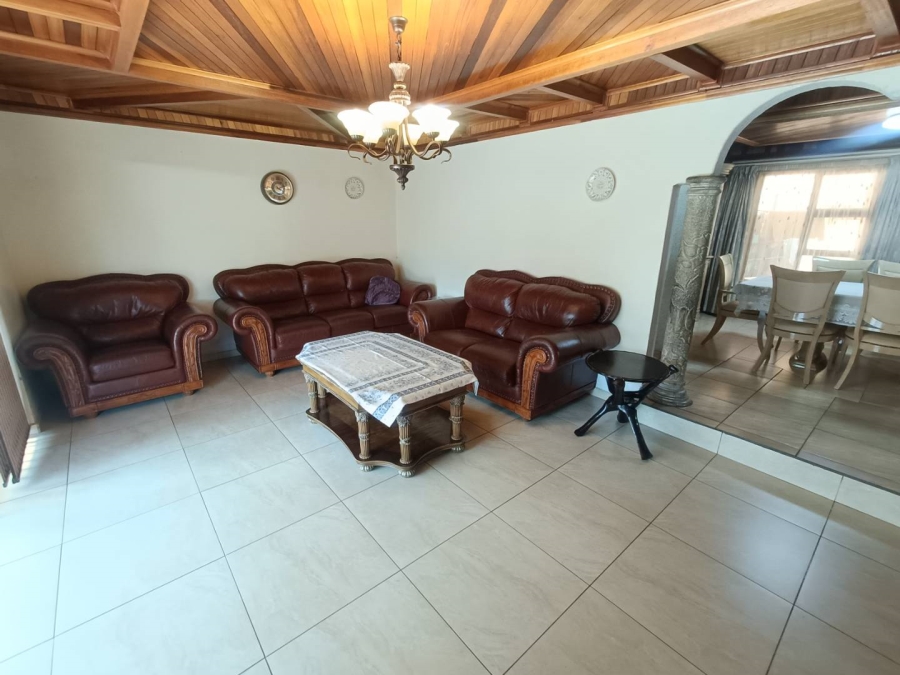5 Bedroom Property for Sale in The Reeds Gauteng