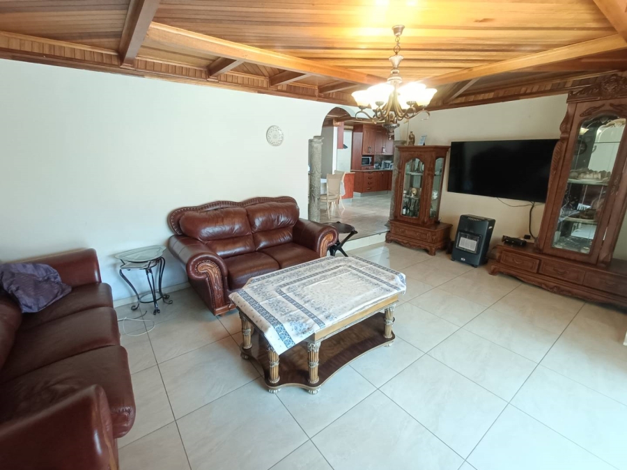 5 Bedroom Property for Sale in The Reeds Gauteng