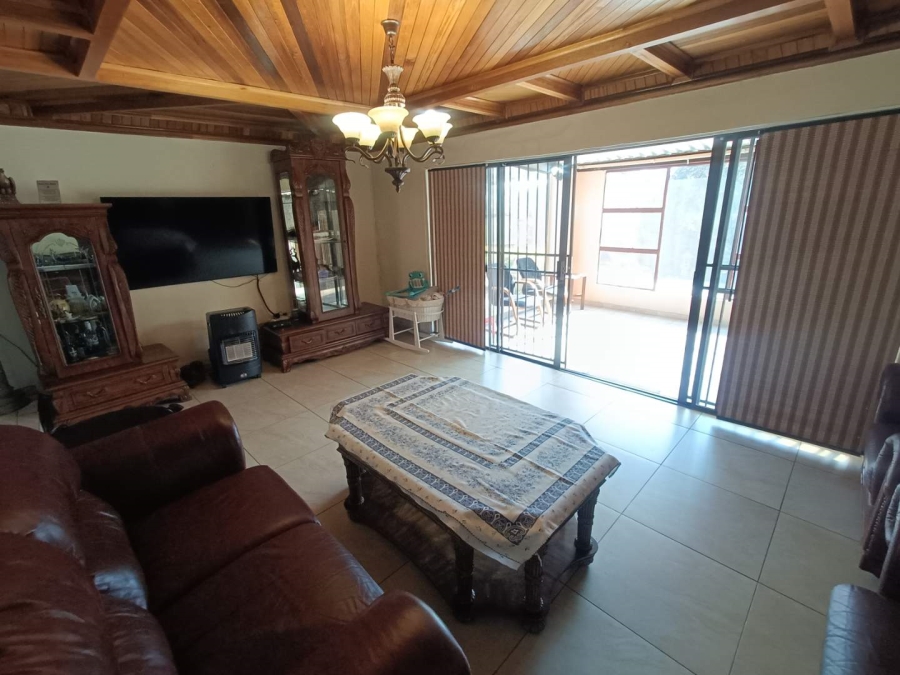 5 Bedroom Property for Sale in The Reeds Gauteng