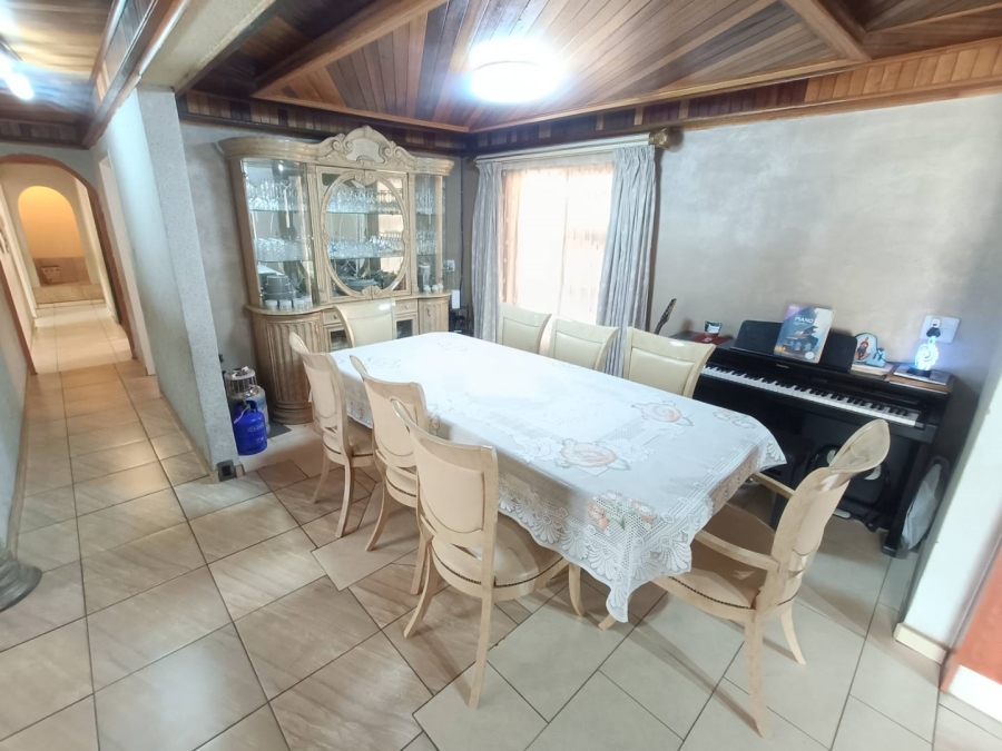 5 Bedroom Property for Sale in The Reeds Gauteng