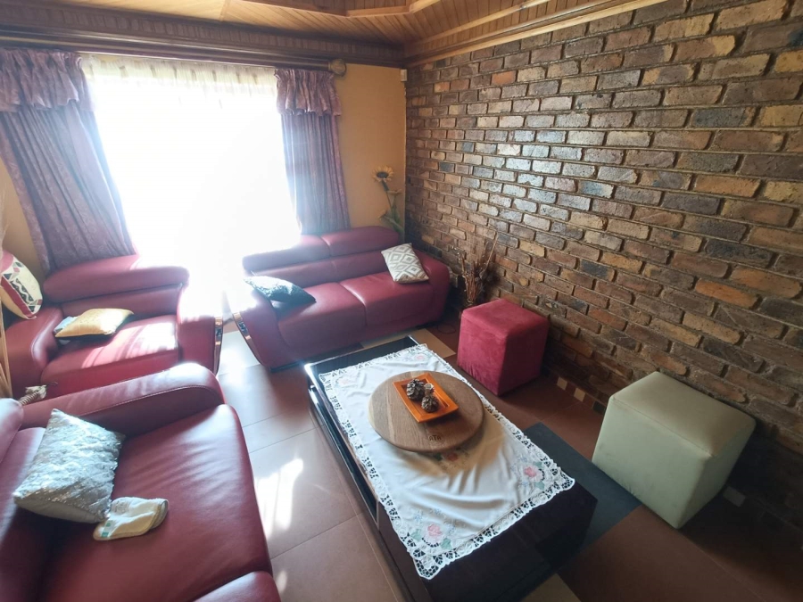 5 Bedroom Property for Sale in The Reeds Gauteng