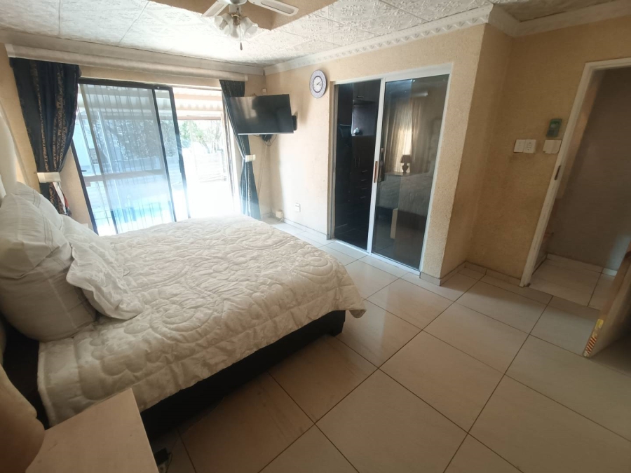 5 Bedroom Property for Sale in The Reeds Gauteng