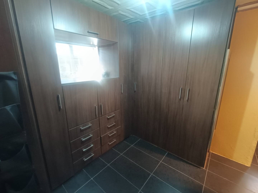 5 Bedroom Property for Sale in The Reeds Gauteng